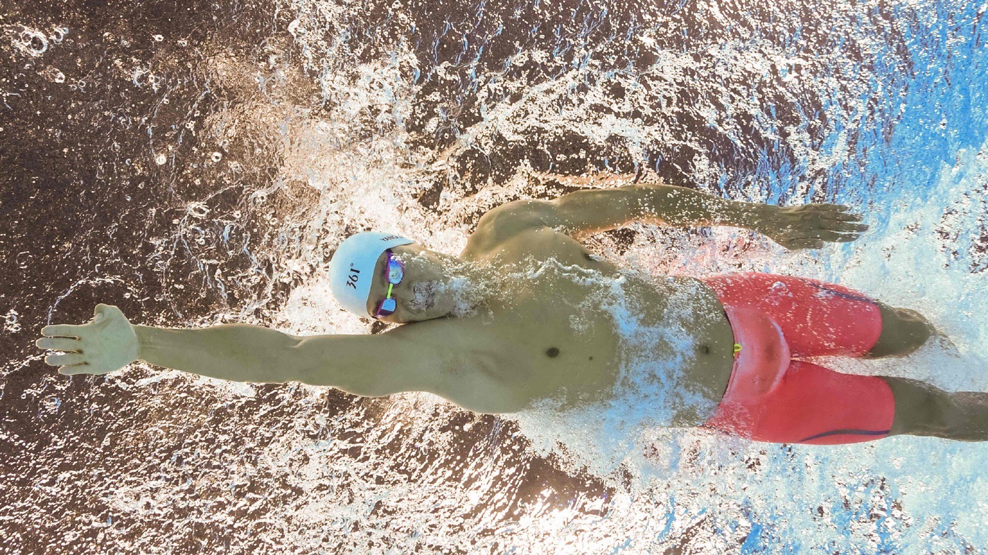 开云·体育全站登录地址-球场幕后：比赛当天的幕后工作揭秘，足球幕后操纵